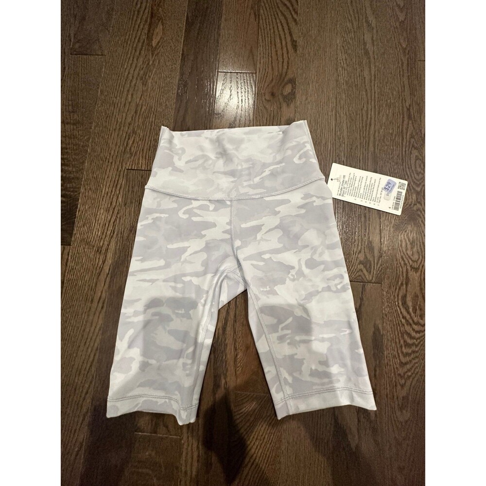 NWT Lululemon Wunder Under shorts sz 4
